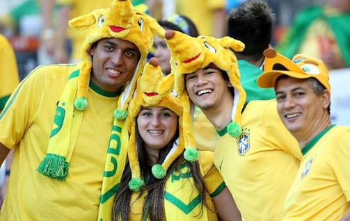 （世界杯）（3）足球——八分之一决赛：巴西主场气势逼人